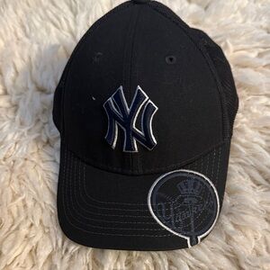Youth fitted Black NY Logo Cap